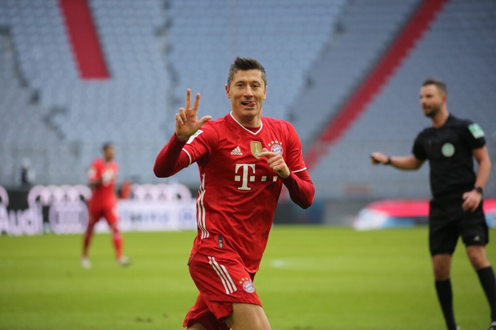 Bundesliga: Το θρυλικό ρεκόρ 49 ετών που κυνηγάει ο Λεβαντσόφσκι! (video+photos)