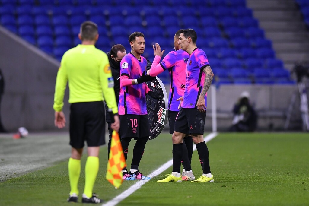 Ligue 1: Η Παρί Σεν Ζερμέν έστησε πάρτι στην έδρα της Λιόν κι έπιασε την κορυφή! (video+photos)