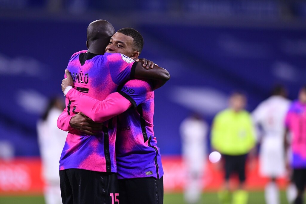 Ligue 1: Η Παρί Σεν Ζερμέν έστησε πάρτι στην έδρα της Λιόν κι έπιασε την κορυφή! (video+photos)