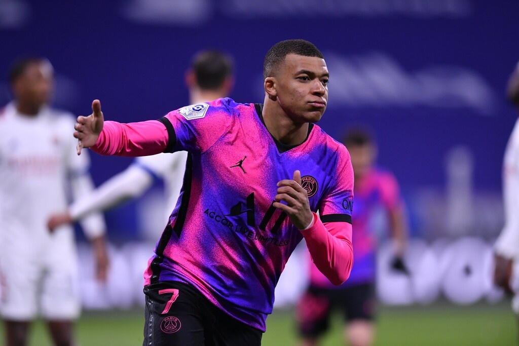 Ligue 1: Η Παρί Σεν Ζερμέν έστησε πάρτι στην έδρα της Λιόν κι έπιασε την κορυφή! (video+photos)