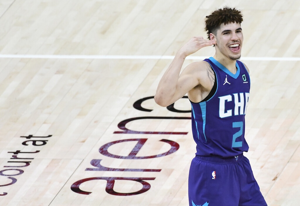 NBA: Σοκ με ΛαΜέλο Μπολ (photos+video)