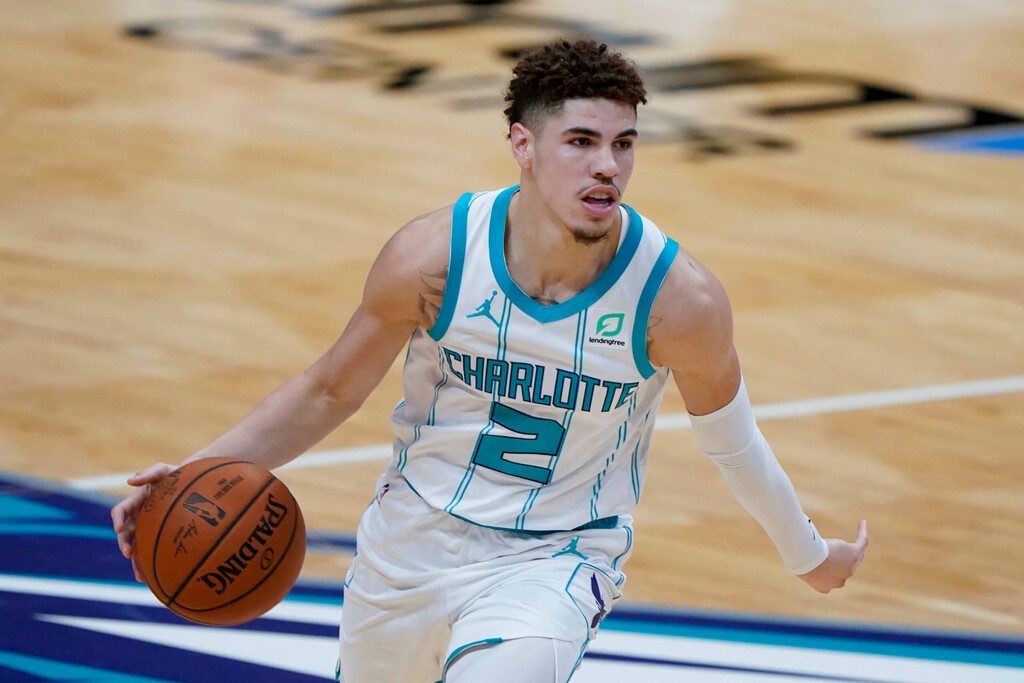 NBA: Σοκ με ΛαΜέλο Μπολ (photos+video)