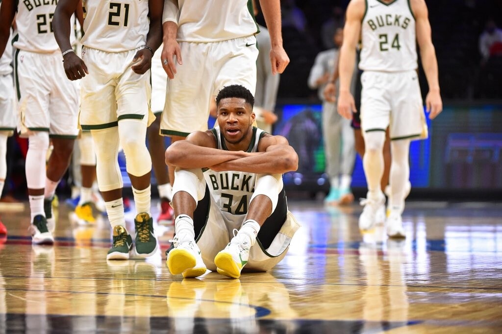 NBA: Αμφίβολος για Πέισερς ο Αντετοκούνμπο