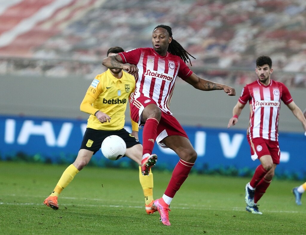 Ολυμπιακός: Απίστευτη κίνηση Σεμέδο - Σήκωσε στο… πόδι το Ρέντη τα χαράματα (photos)