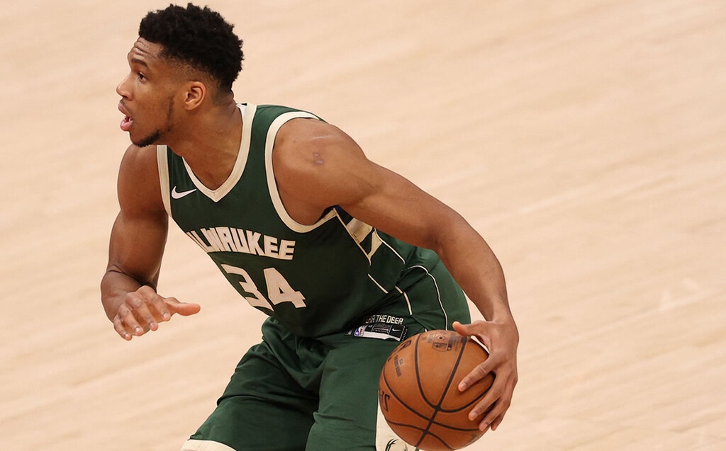 NBA: Αμφίβολος για Πέισερς ο Αντετοκούνμπο