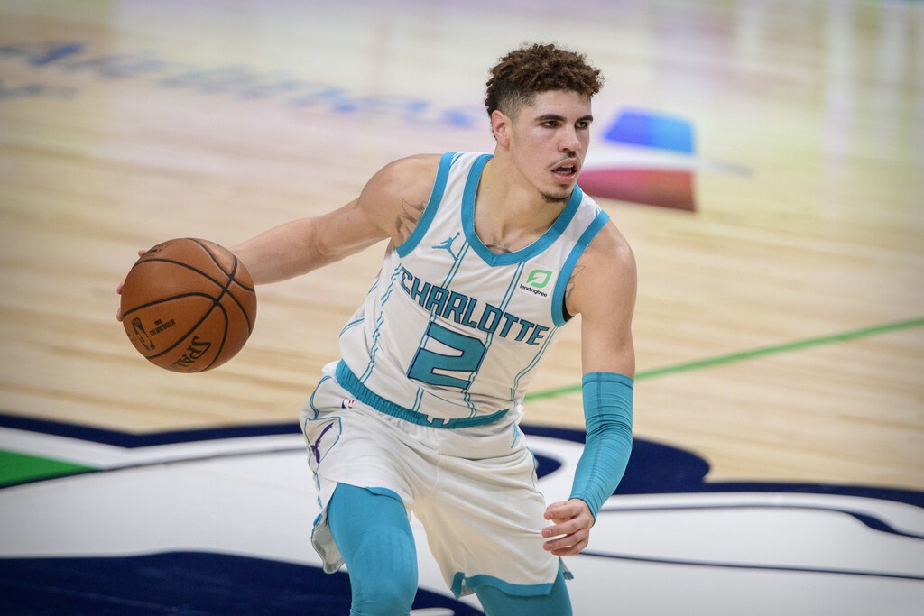 NBA: Σοκ με ΛαΜέλο Μπολ (photos+video)