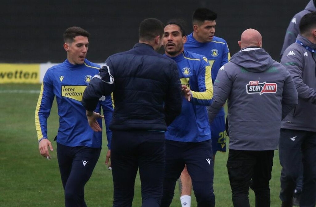 Φωτογραφικές «αποδείξεις» από τη σύρραξη στα αποδυτήρια της Τρίπολης (photos)