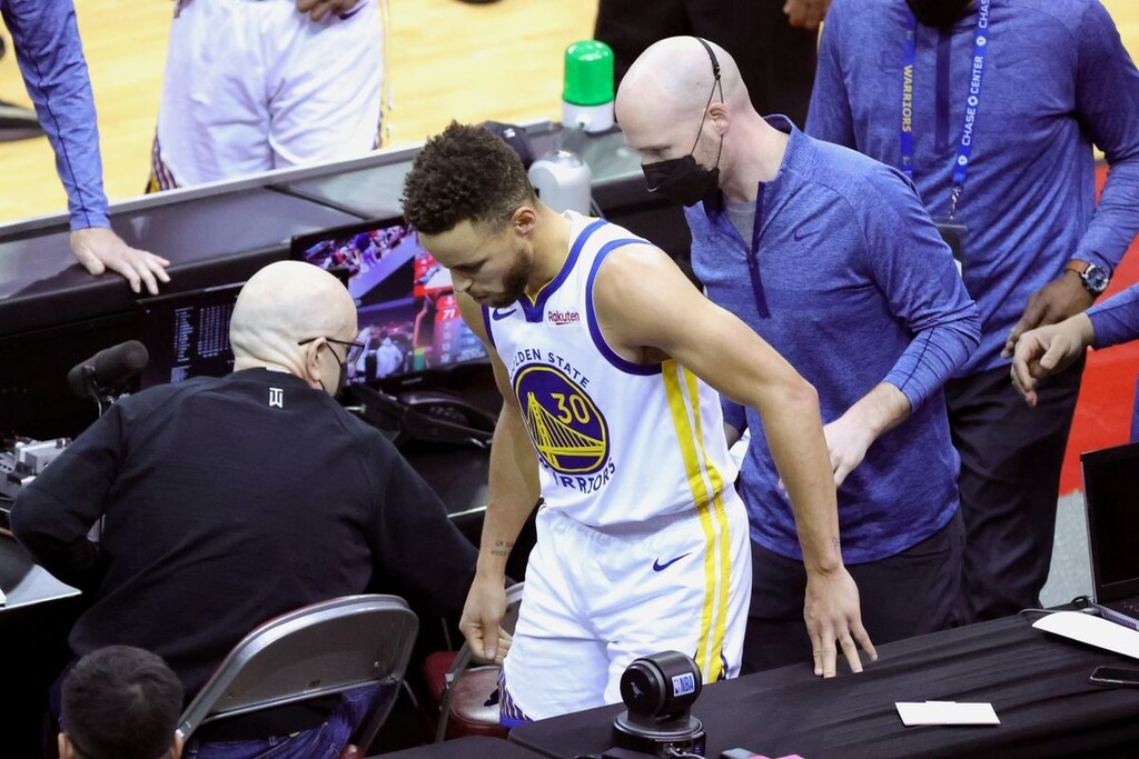 NBA: Πλήγμα με Κάρι στους Ουόριορς