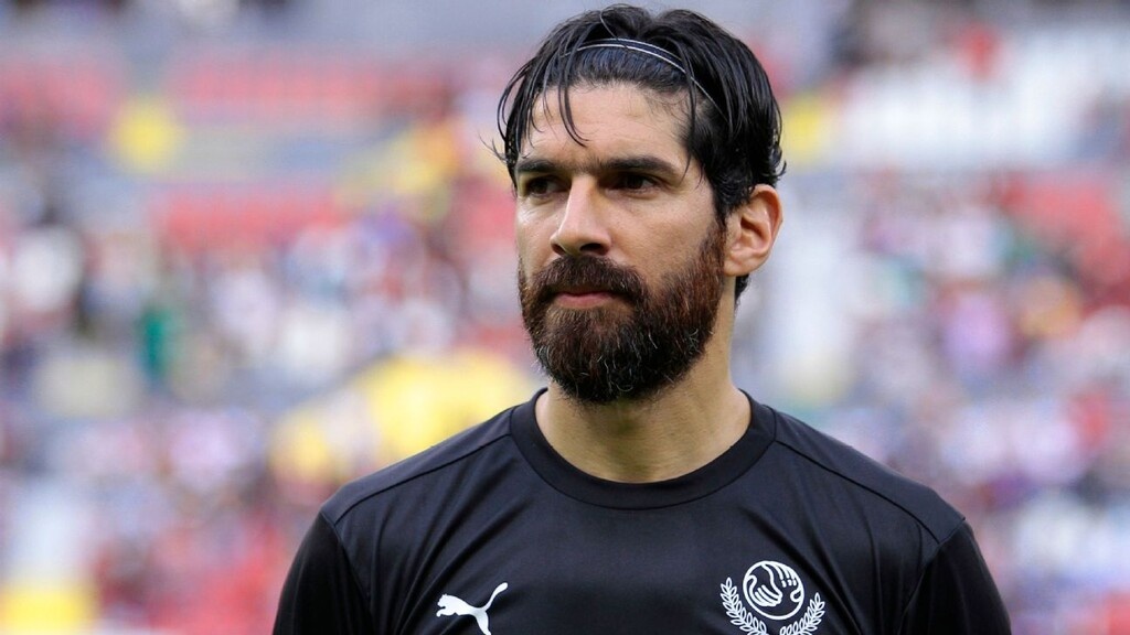 Σπάει τα κοντέρ ο Αμπρέου - Βρήκε τη 31η ομάδα του στα 44 (photos+videos)