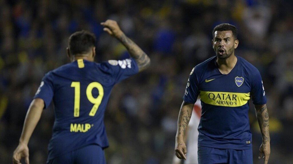 Ξέφυγε παίκτης της Μπόκα Τζούνιος: Έριξε χαστούκι σε συμπαίκτη του (video+photos)