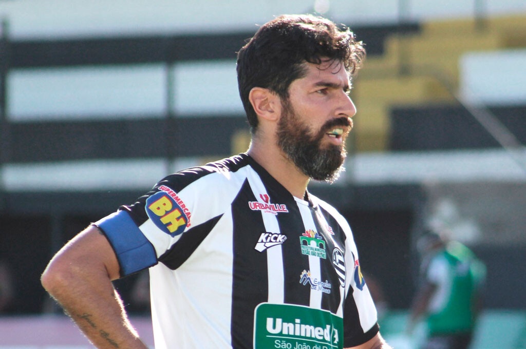 Σπάει τα κοντέρ ο Αμπρέου - Βρήκε τη 31η ομάδα του στα 44 (photos+videos)