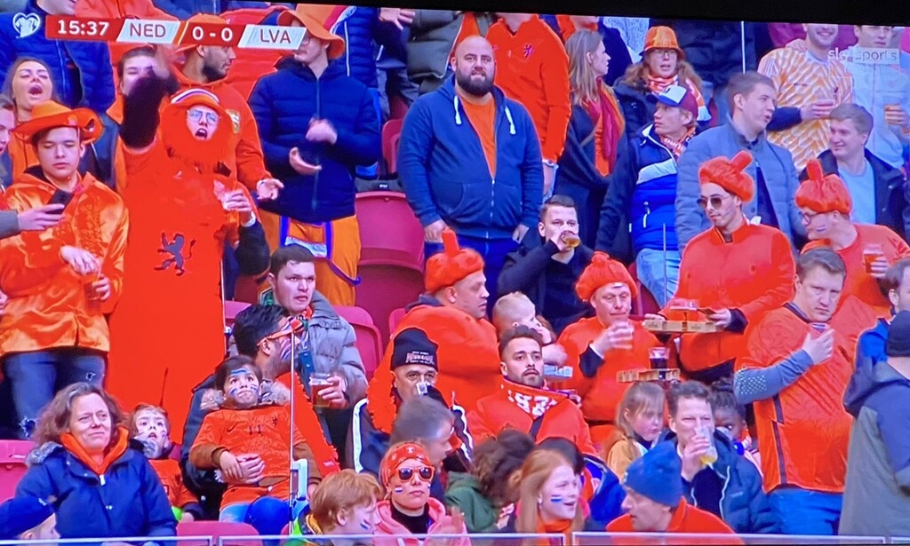 Ολλανδία-Λετονία: Με κόσμο και χωρίς αποστάσεις! (Photos)