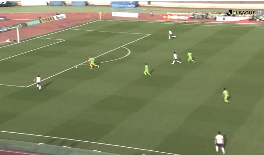 H γκάφα της χρονιάς - Απίθανη τούμπα από τερματοφύλακα, έκανε «δώρο» γκολ (video+photos)