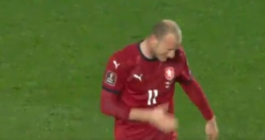 Παίκτης του ΠΑΟΚ σημάδεψε το δοκάρι και χαστούκισε τον εαυτό του (video)