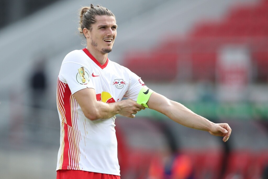 Χαμός στην Premier League: Ο παίκτης που... τρελαίνει τους Άγγλους (photos+video)