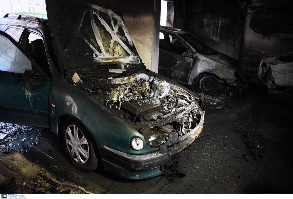 Οπαδική βία πίσω από τον εμπρησμό στην Καλαμαριά (photos+video)