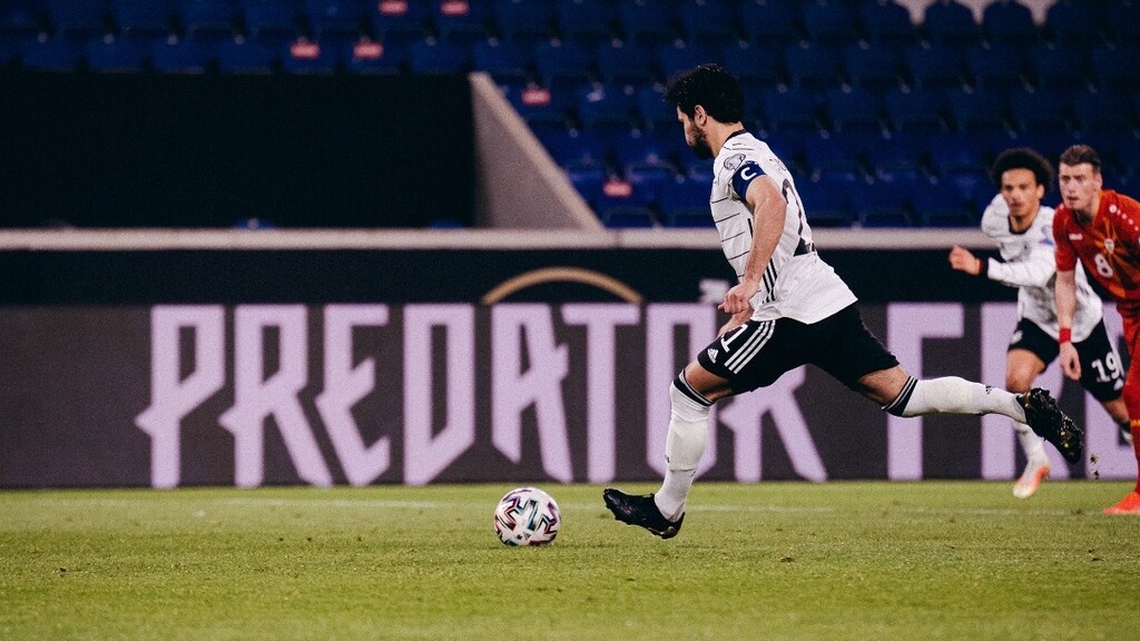 Προκριματικά Μουντιάλ: Βράζουν τα γερμανικά ΜΜΕ για την «ήττα ντροπή από τον νάνο» (video+photos)