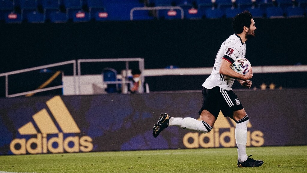 Προκριματικά Μουντιάλ: Βράζουν τα γερμανικά ΜΜΕ για την «ήττα ντροπή από τον νάνο» (video+photos)