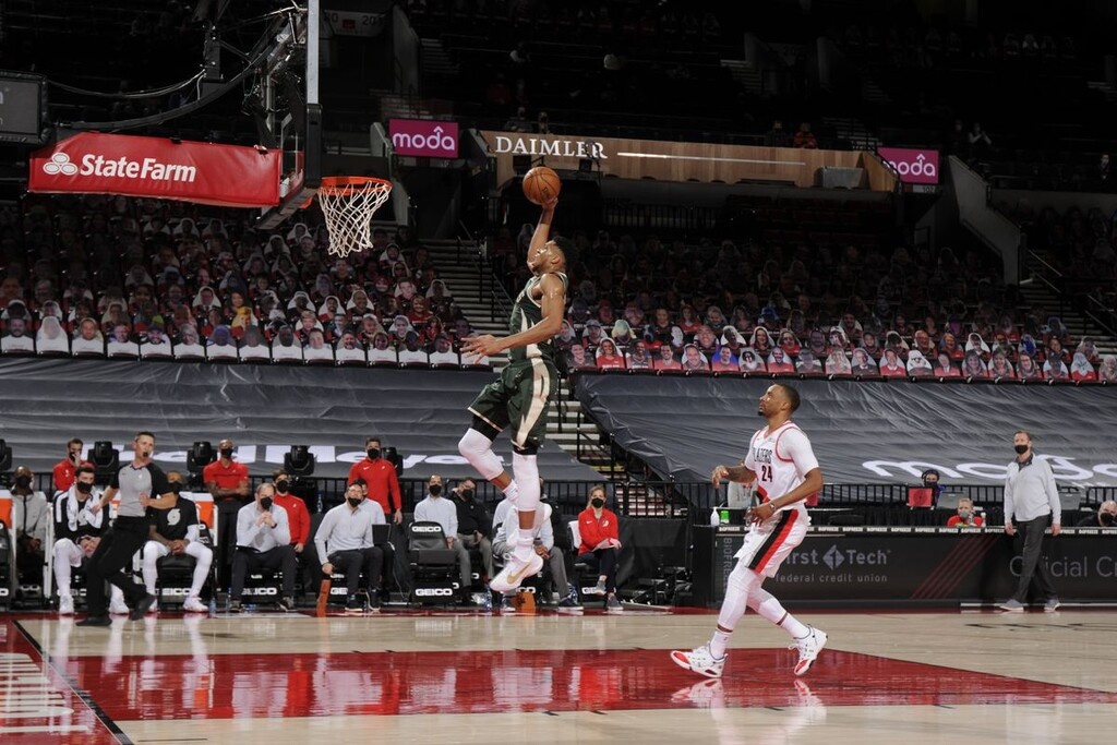 NBA: Απολαυστικός Αντετοκούνμπο - Μεγάλη νίκη για Μπακς (photos+video)