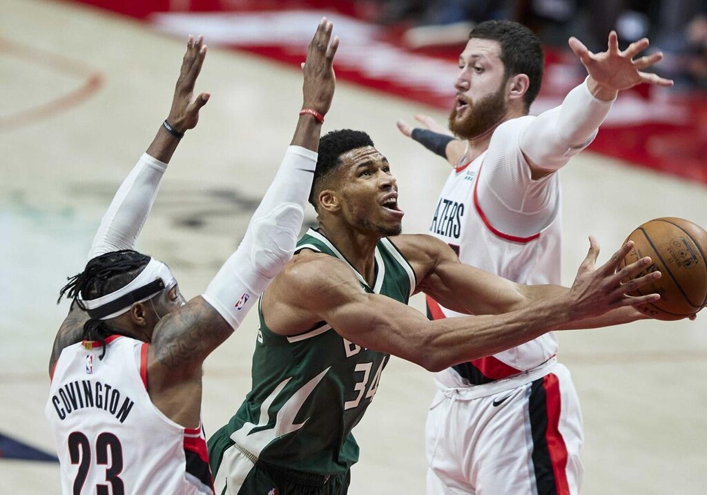 NBA: Απολαυστικός Αντετοκούνμπο - Μεγάλη νίκη για Μπακς (photos+video)