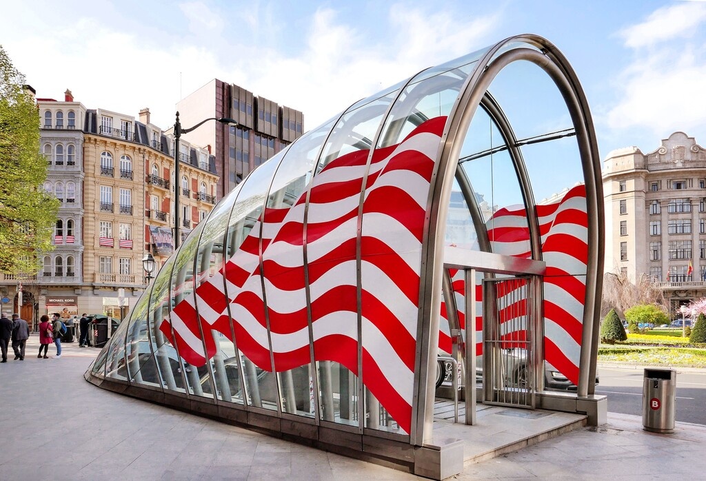 Τραγελαφικές εικόνες: Οπαδός της Μπιλμπάο βούτηξε στο κενό (video+photos)