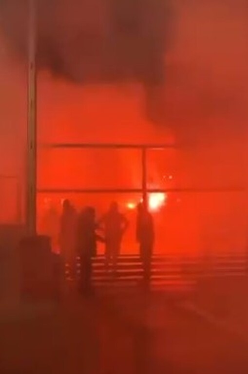 Ολυμπιακός: Οπαδοί στο Ρέντη - Αποθέωσαν τους παίκτες (videos)