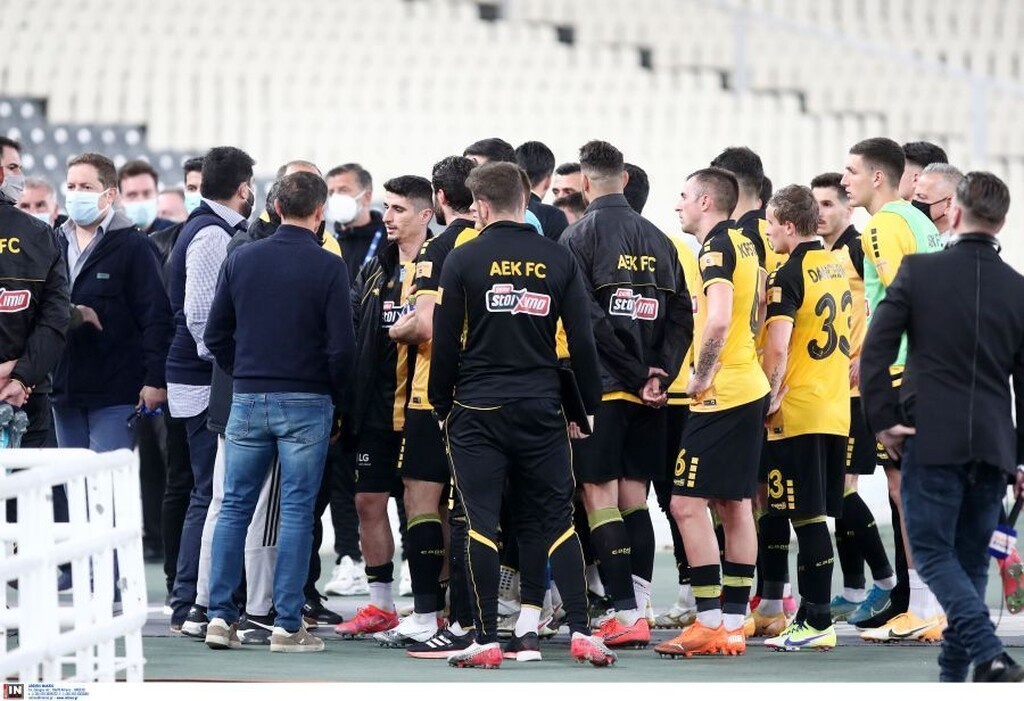 ΑΕΚ-Ολυμπιακός: Κράξιμο των οργανωμένων εντός γηπέδου