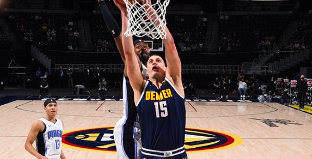 NBA: Απίθανος Γιόκιτς - Ξεπέρασε τον Τσάμπερλεϊν (photos+video)