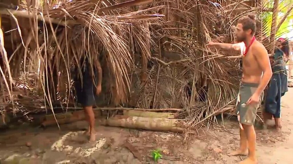 Survivor: Χοντρό σκηνικό και άγρια βρισίδια μόλις έκλεισαν οι κάμερες - «Άντε γαμ@#$» (photos+video)