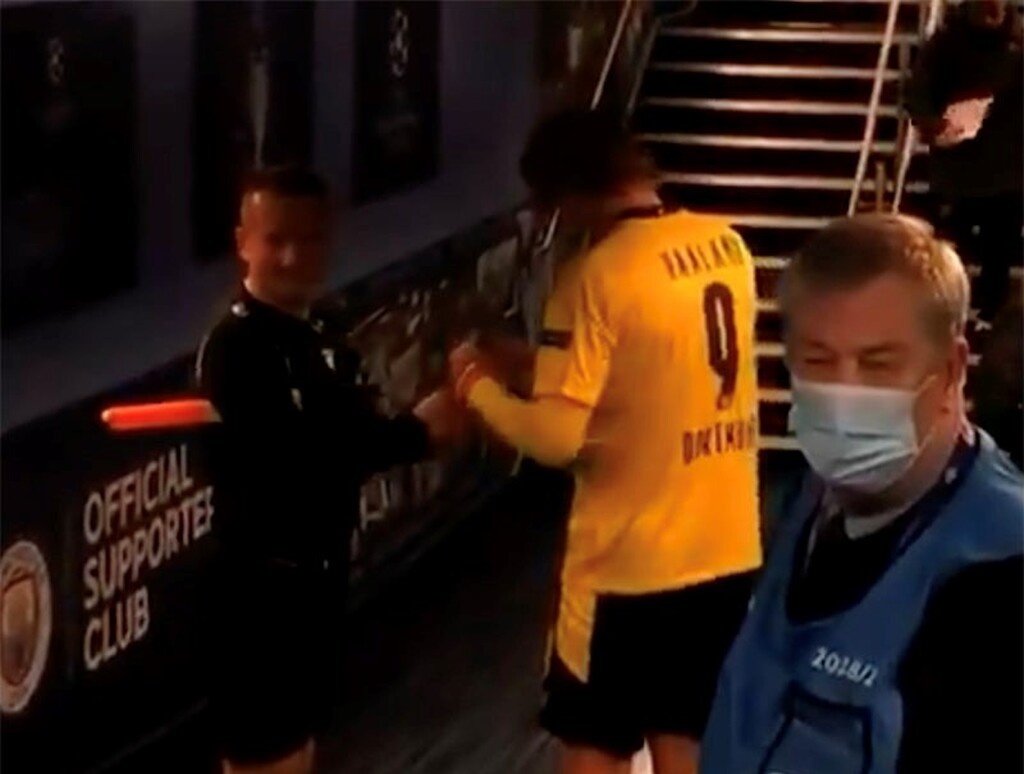 Χάαλαντ: Για καλό σκοπό το αυτόγραφο στον βοηθό! (Photos)