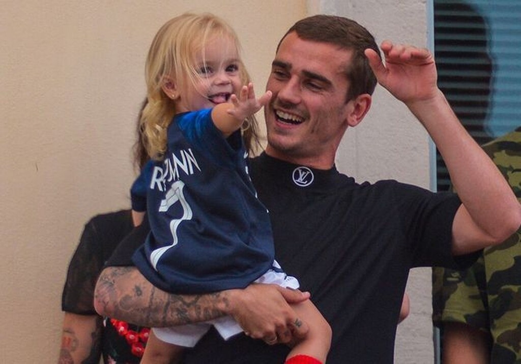 Οικογένεια Γκριεζμάν: Γεννημένοι στις 8 Απριλίου! (Photos)