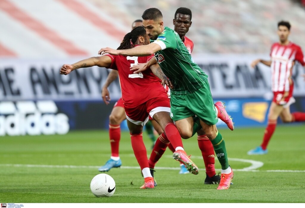 Απίθανο σκηνικό στο ντέρμπι μετά το πέναλτι που υπέδειξε το VAR σε μαρκάρισμα του Σεμέδο στον Μακέντα