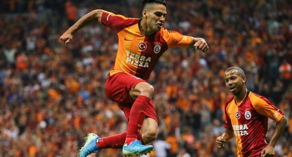 «Συναγερμός» με Φαλκάο: Χτύπησε στο κεφάλι και μπαίνει στο χειρουργείο (photos)