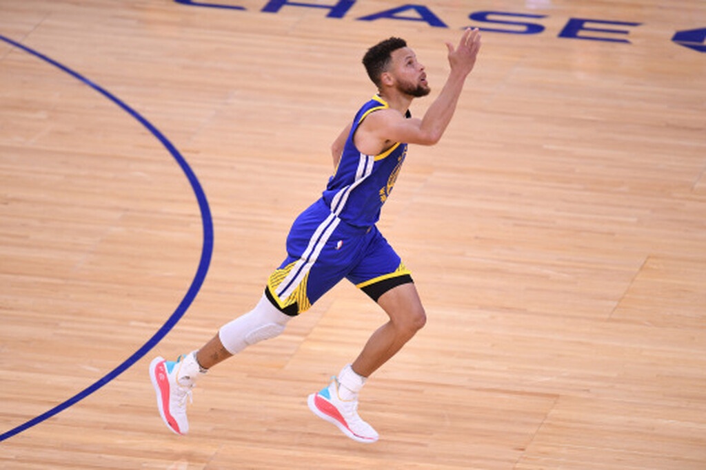 NBA: Η μυθική βραδιά του Στεφ Κάρι (video+photos)