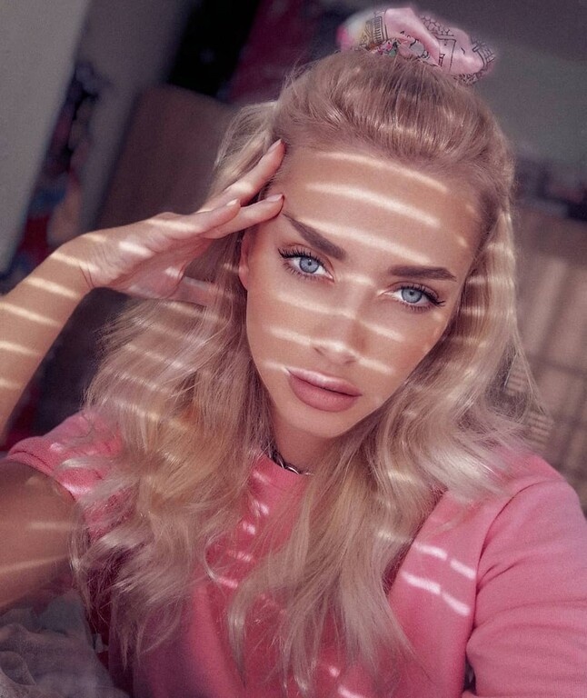 Η Ελληνίδα με το πιο μεθυστικό βλέμμα και τη δική της σειρά μαγιό (photos)