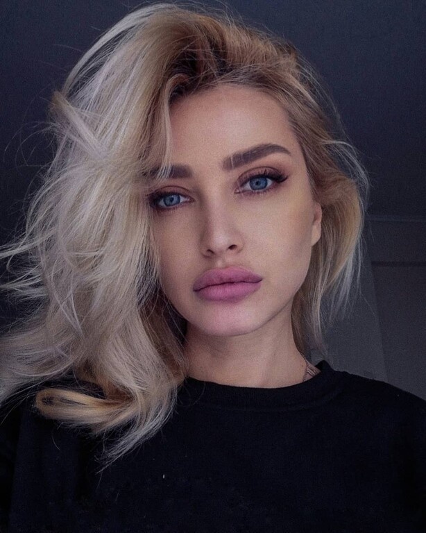 Η Ελληνίδα με το πιο μεθυστικό βλέμμα και τη δική της σειρά μαγιό (photos)