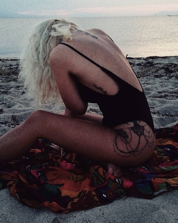 Η Ελληνίδα με το πιο μεθυστικό βλέμμα και τη δική της σειρά μαγιό (photos)