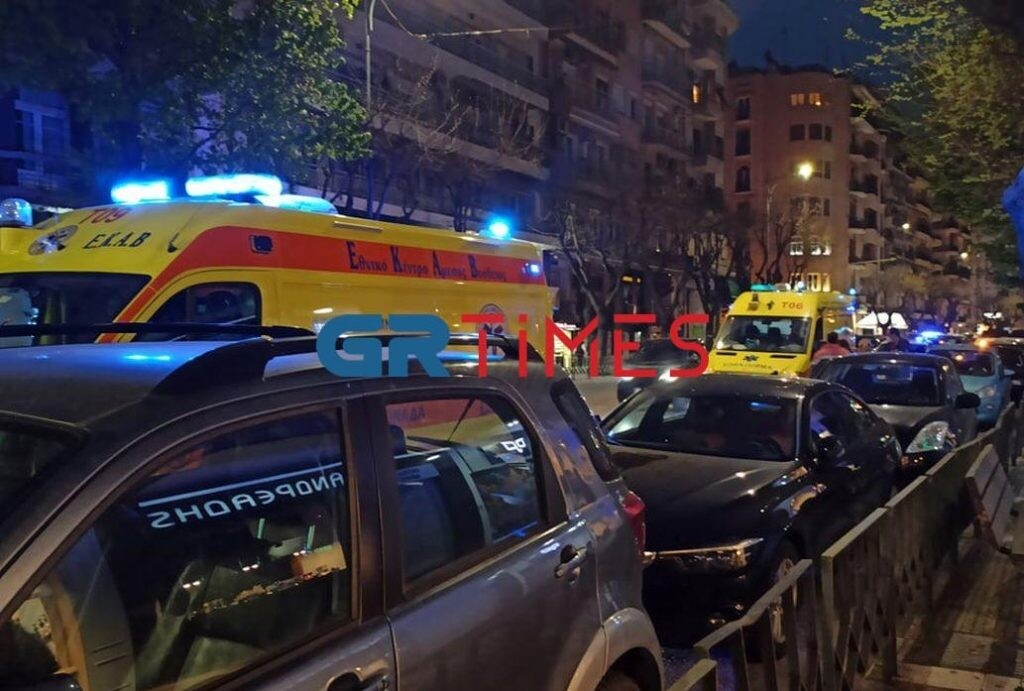 Νέα επεισόδια οπαδών στην Θεσσαλονίκη - Ένας τραυματίας από επίθεση με μαχαίρι (video+photos)