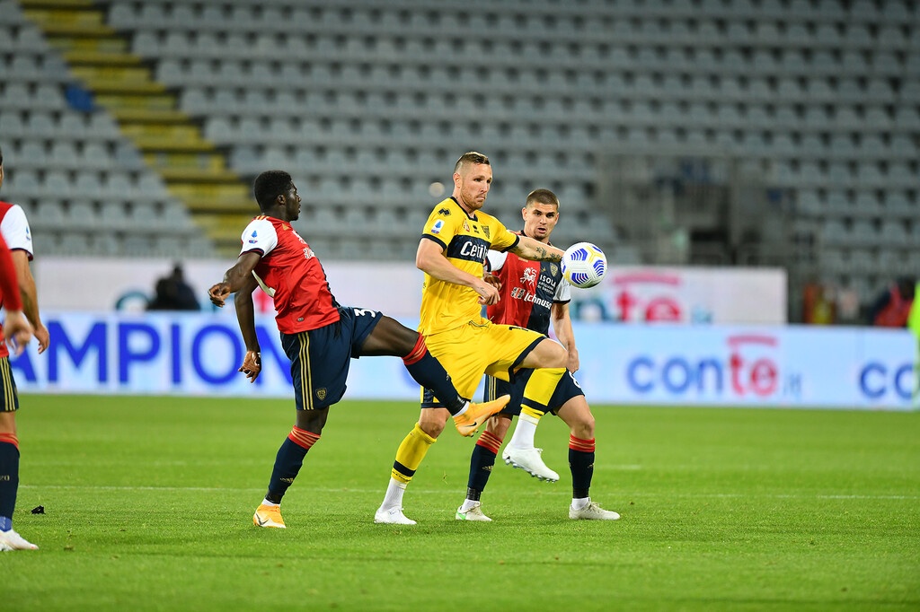 Serie A: Ματσάρα στο ντέρμπι της… ουράς, επική ανατροπή η Κάλιαρι! (Photos)