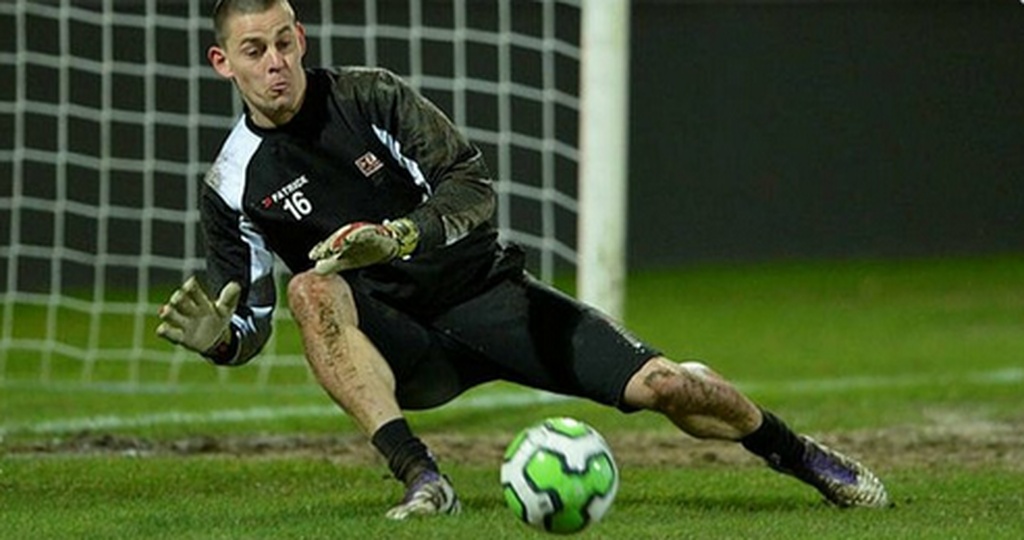 Έπαιξε ο προπονητής τερματοφυλάκων σε αγώνα της Ligue 2 και κράτησε το μηδέν! (photos)