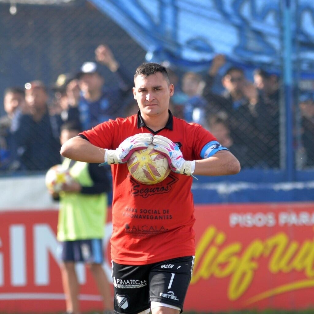 Απίθανος τύπος: Αποβλήθηκε επειδή... ούρησε στη διάρκεια αγώνα (photos+video)