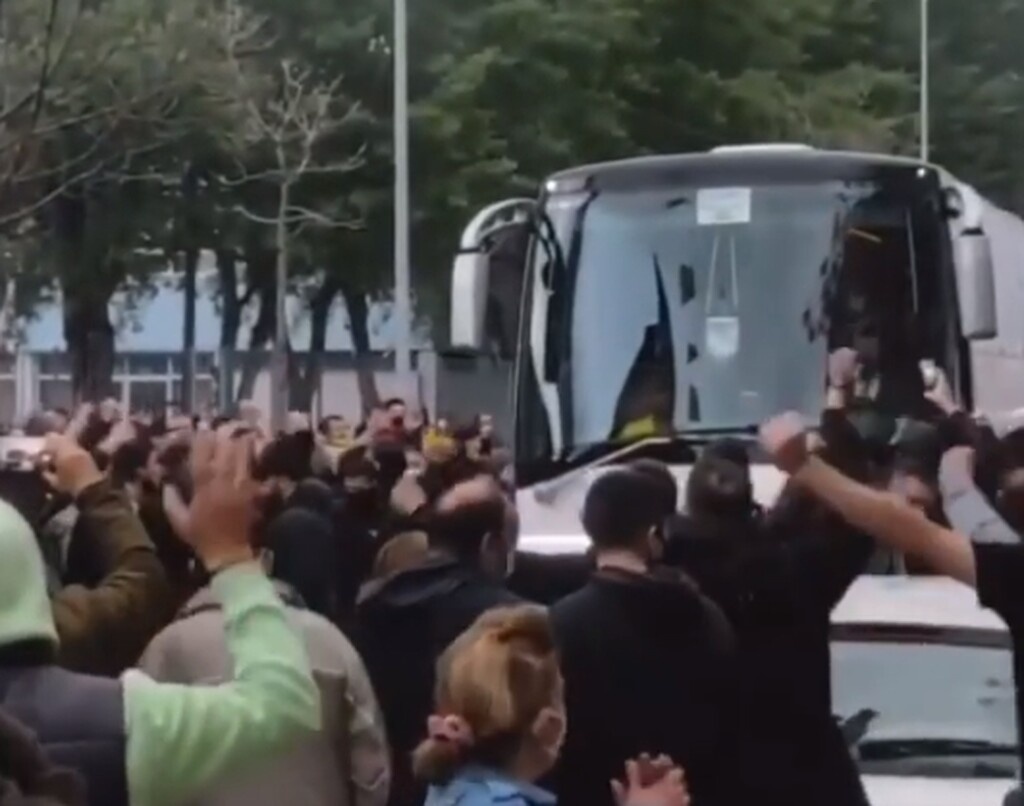 Άρης: Πανικός στο «Βικελίδης» - Οπαδικές ντόπες εν όψει ΠΑΟΚ (video+photos)