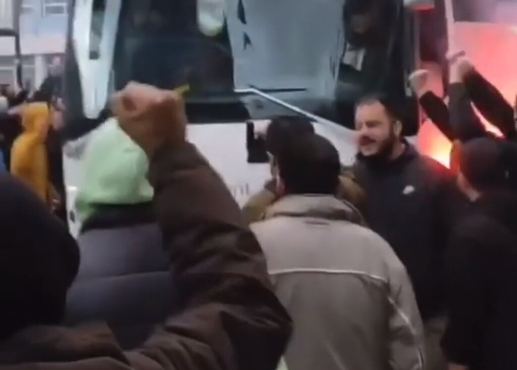 Άρης: Πανικός στο «Βικελίδης» - Οπαδικές ντόπες εν όψει ΠΑΟΚ (video+photos)