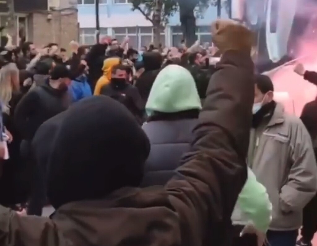 Άρης: Πανικός στο «Βικελίδης» - Οπαδικές ντόπες εν όψει ΠΑΟΚ (video+photos)