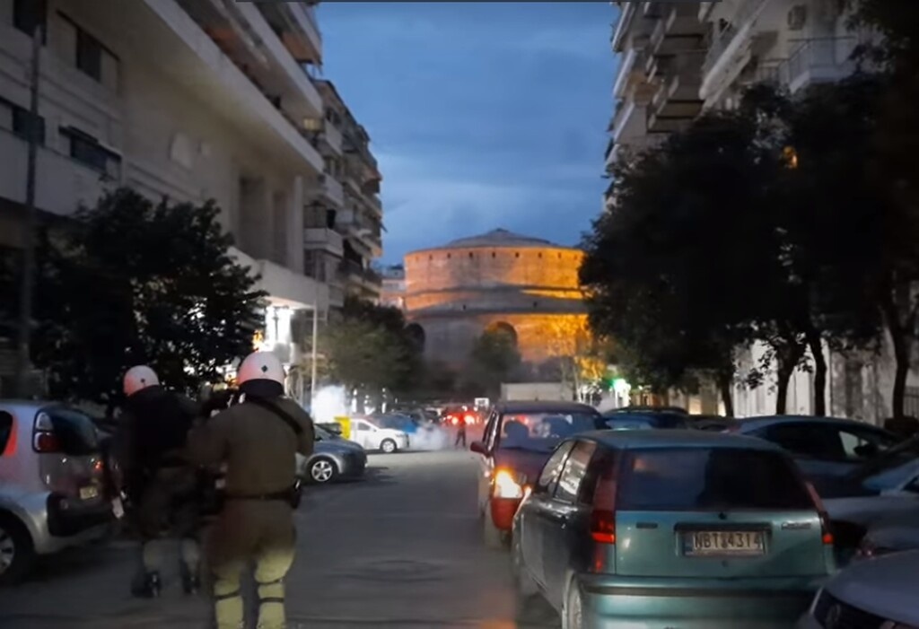 ΠΑΟΚ: Μηχανοκίνητη πορεία οπαδών - Ένταση με αστυνομικές δυνάμεις (photos+video)