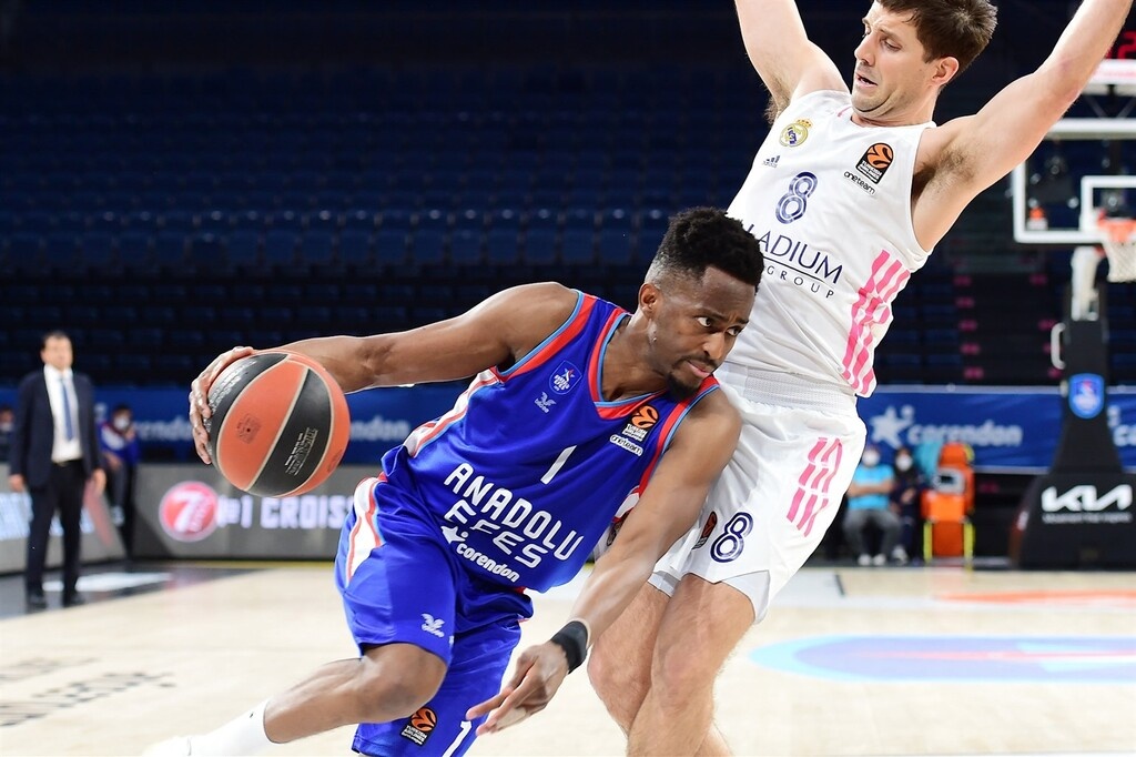 Αναντολού Εφές-Ρεάλ Μαδρίτης 90-63: Έκανε περίπατο, έχασε Μίτσιτς!