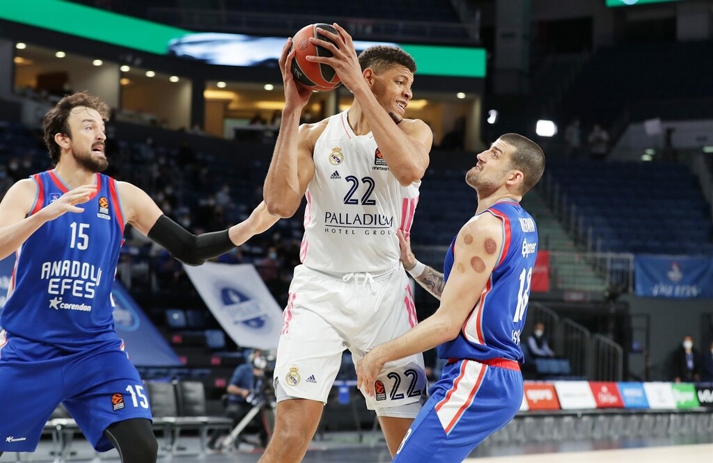 Αναντολού Εφές-Ρεάλ Μαδρίτης 90-63: Έκανε περίπατο, έχασε Μίτσιτς!