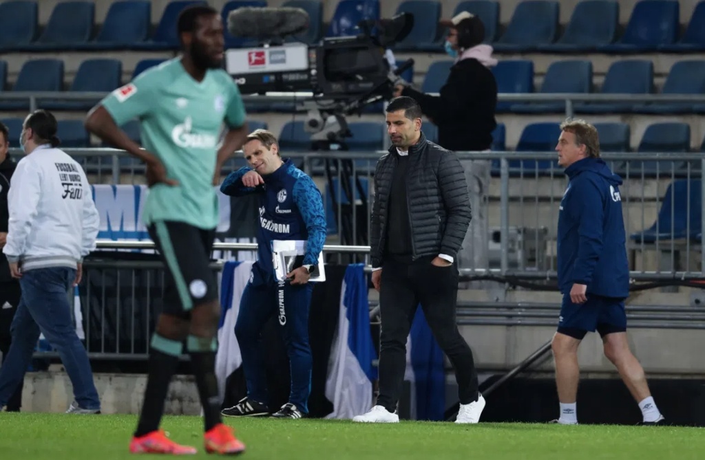 Γερμανία: Χάος στη Σάλκε - Επίθεση οπαδών στους παίκτες για τον υποβιβασμό