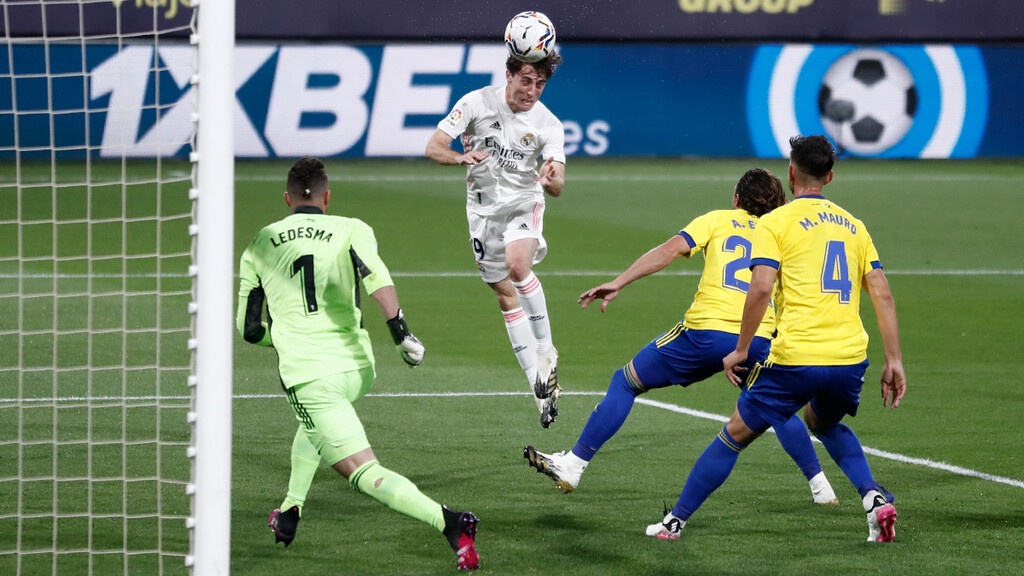 La Liga: Εύκολα την Κάντιθ κι «έπιασε» κορυφή η Ρεάλ! (Videos+Photos)