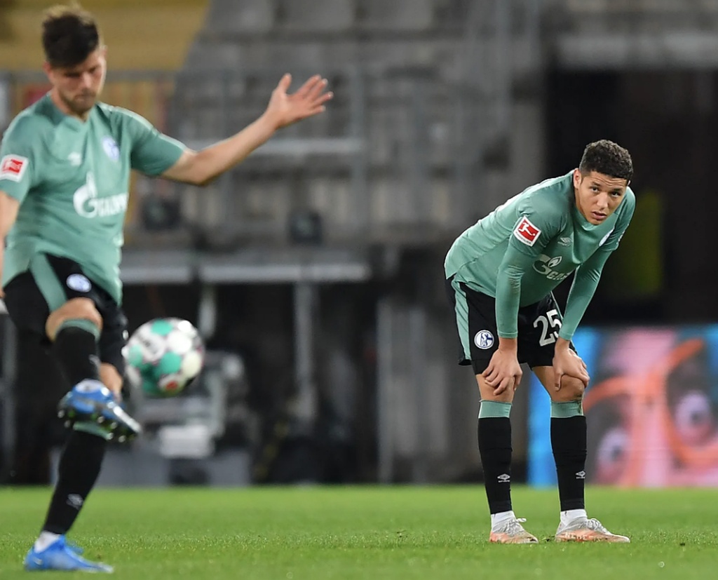 Γερμανία: Χάος στη Σάλκε - Επίθεση οπαδών στους παίκτες για τον υποβιβασμό